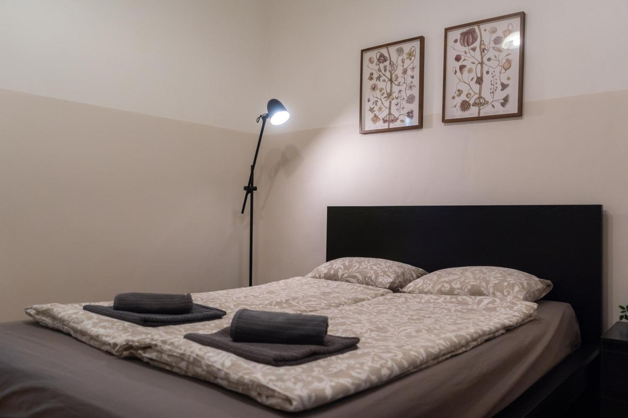 Cozy Apartment In Akacfa Street Boedapest Buitenkant foto