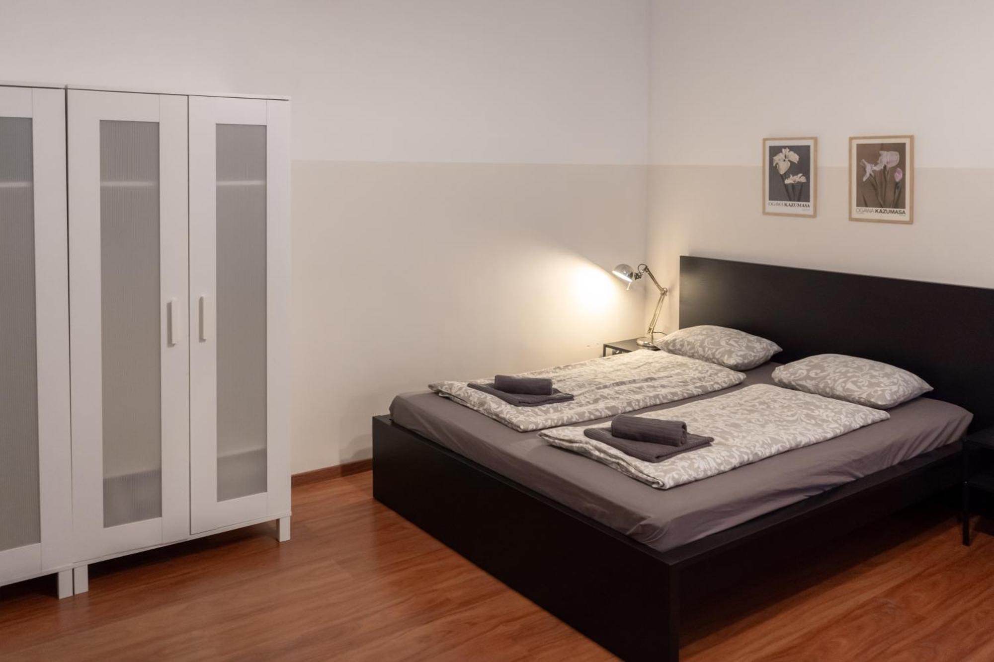 Cozy Apartment In Akacfa Street Boedapest Buitenkant foto